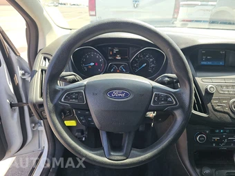 2018 Ford Focus SE Sedan – miniatura 10