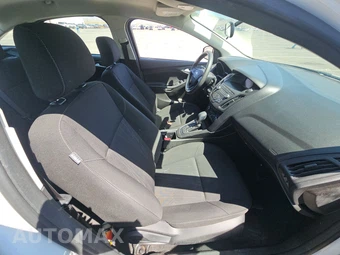 2018 Ford Focus SE Sedan – miniatura 8