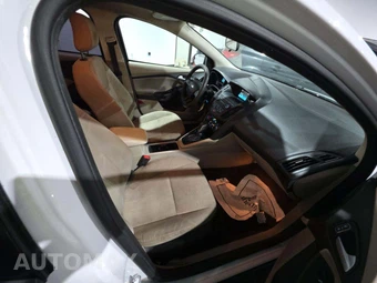 2018 Ford Focus SE Sedan – miniatura 18