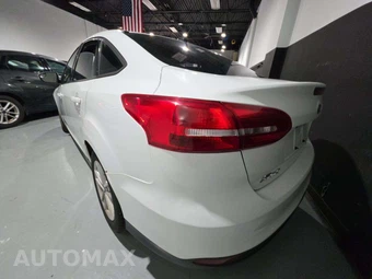 2018 Ford Focus SE Sedan – miniatura 2
