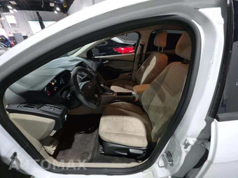 2018 Ford Focus SE Sedan – miniatura 6