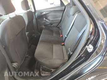 2018 Ford Focus SE Sedan – miniatura 13