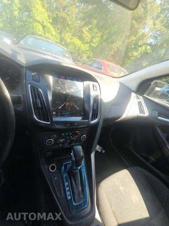 2018 Ford Focus SE Sedan – miniatura 10