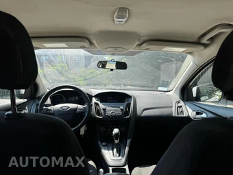 2018 Ford Focus SE Sedan - miniatura 11