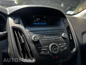 2018 Ford Focus SE Sedan - miniatura 13