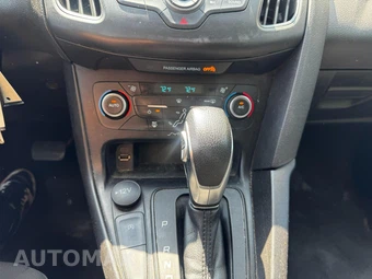 2018 Ford Focus SE Sedan - miniatura 14