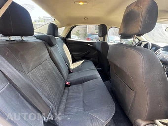 2018 Ford Focus SE Sedan - miniatura 9