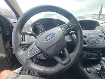 2018 Ford Focus SE Sedan – miniatura 10