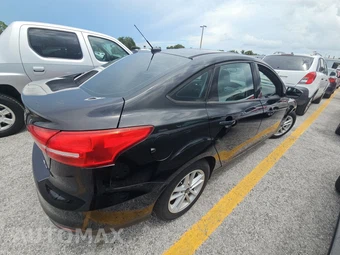 2018 Ford Focus SE Sedan – miniatura 4