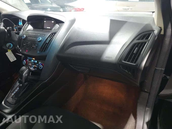2018 Ford Focus SE Sedan – miniatura 19
