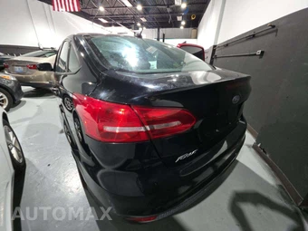 2018 Ford Focus SE Sedan – miniatura 2