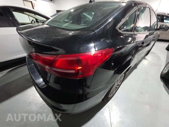 2018 Ford Focus SE Sedan – miniatura 3
