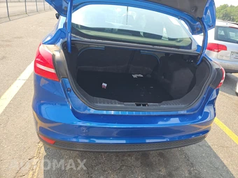 2018 Ford Focus SE Sedan – miniatura 16