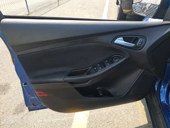 2018 Ford Focus SE Sedan – miniatura 9