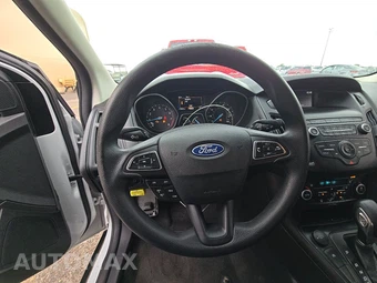 2018 Ford Focus SE Sedan – miniatura 10