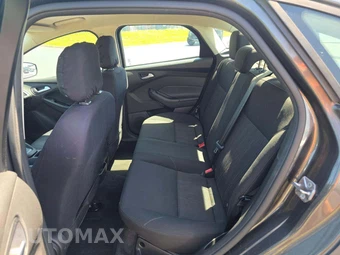 2018 Ford Focus SE Sedan – miniatura 10