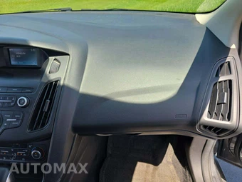 2018 Ford Focus SE Sedan – miniatura 16