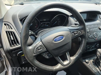 2018 Ford Focus SE Sedan - miniatura 9