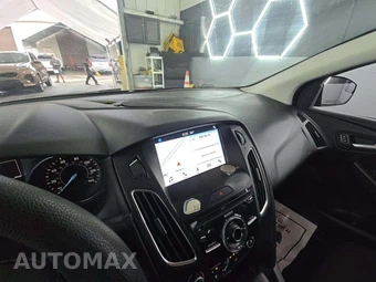 2018 Ford Focus SEL Sedan – miniatura 10