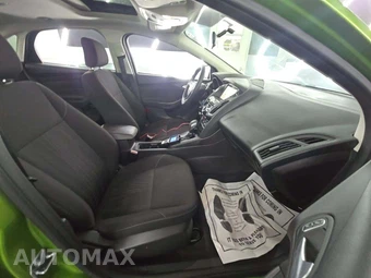 2018 Ford Focus SEL Sedan – miniatura 18