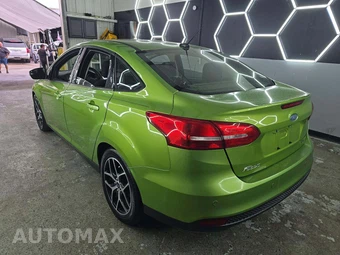 2018 Ford Focus SEL Sedan – miniatura 2