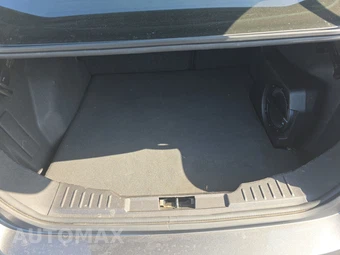 2018 Ford Focus SEL Sedan - miniatura 16