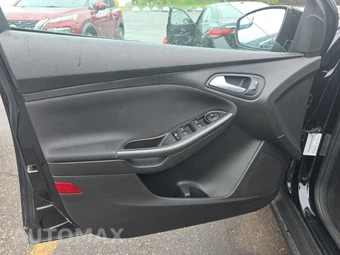 2018 Ford Focus SEL Sedan – miniatura 15