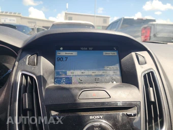 2018 Ford Focus SEL Sedan – miniatura 11