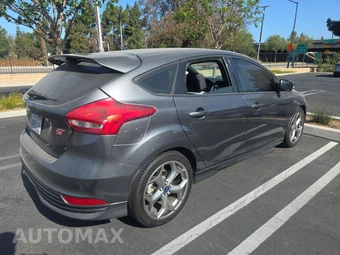 2018 Ford Focus ST Hatchback – miniatura 4