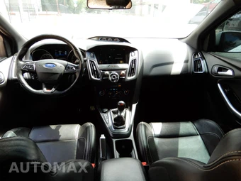 2018 Ford Focus ST Hatchback - miniatura 14