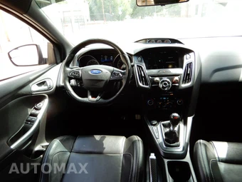 2018 Ford Focus ST Hatchback - miniatura 15