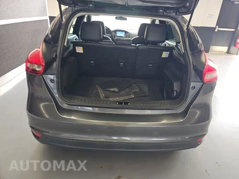 2018 Ford Focus Titanium Hatchback - miniatura 16