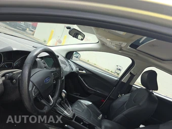 2018 Ford Focus Titanium Hatchback - miniatura 17