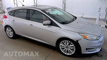 2018 Ford Focus Titanium Hatchback - miniatura 3