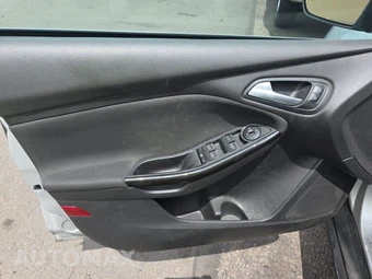 2018 Ford Focus Titanium Hatchback - miniatura 9
