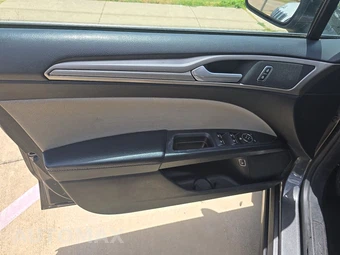 2018 Ford Fusion Hybrid S - miniatura 15