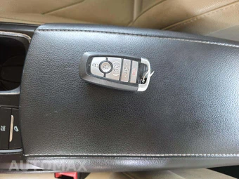 2018 Ford Fusion Hybrid Titanium - miniatura 8