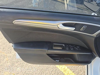 2018 Ford Fusion SE - miniatura 9