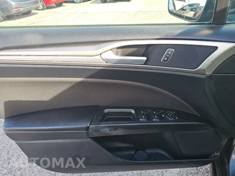 2018 Ford Fusion SE - miniatura 9