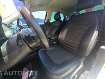 2018 Ford Fusion SE - miniatura 6
