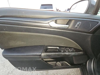 2018 Ford Fusion SE - miniatura 9
