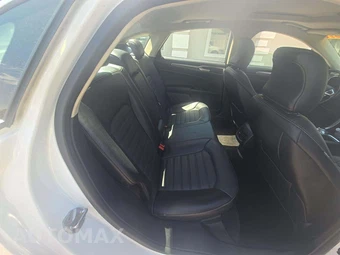 2018 Ford Fusion SE - miniatura 13