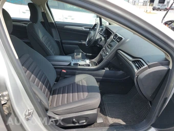 2018 Ford Fusion SE – miniatura 8