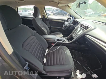 2018 Ford Fusion SE - miniatura 8