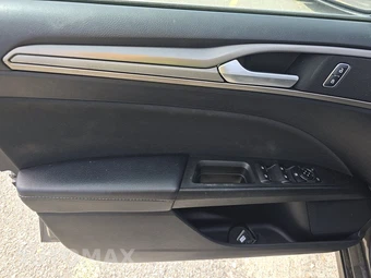 2018 Ford Fusion SE - miniatura 9