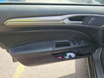 2018 Ford Fusion SE - miniatura 9