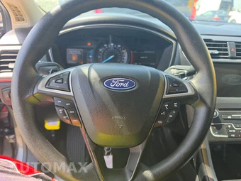 2018 Ford Fusion SE – miniatura 10