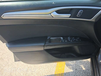 2018 Ford Fusion SE – miniatura 9