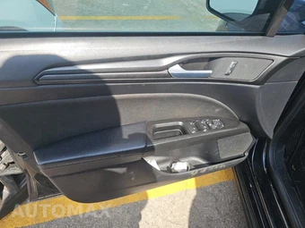 2018 Ford Fusion SE - miniatura 9