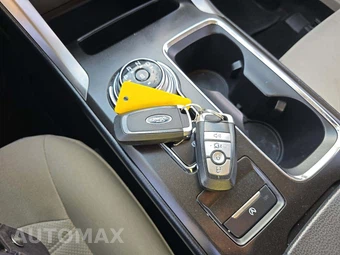 2018 Ford Fusion SE - miniatura 8